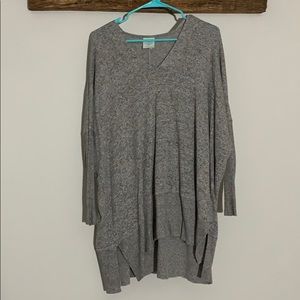 Long v-neck long sleeve grey sweater